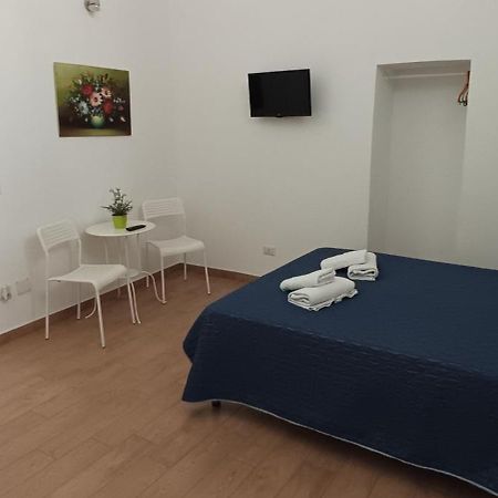 לינה וארוחת בוקר נאפולי Casa Laura Oliva Mancini מראה חיצוני תמונה