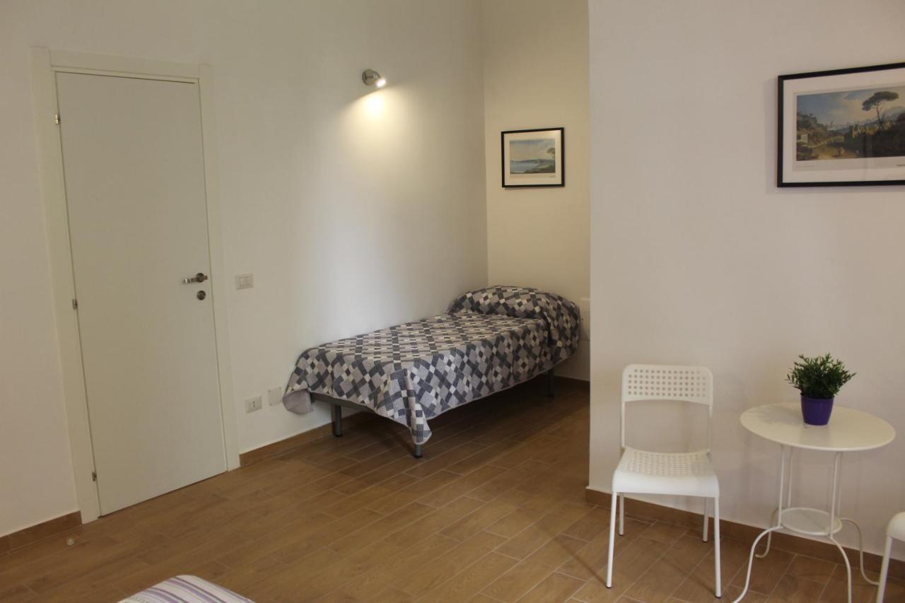 לינה וארוחת בוקר נאפולי Casa Laura Oliva Mancini מראה חיצוני תמונה