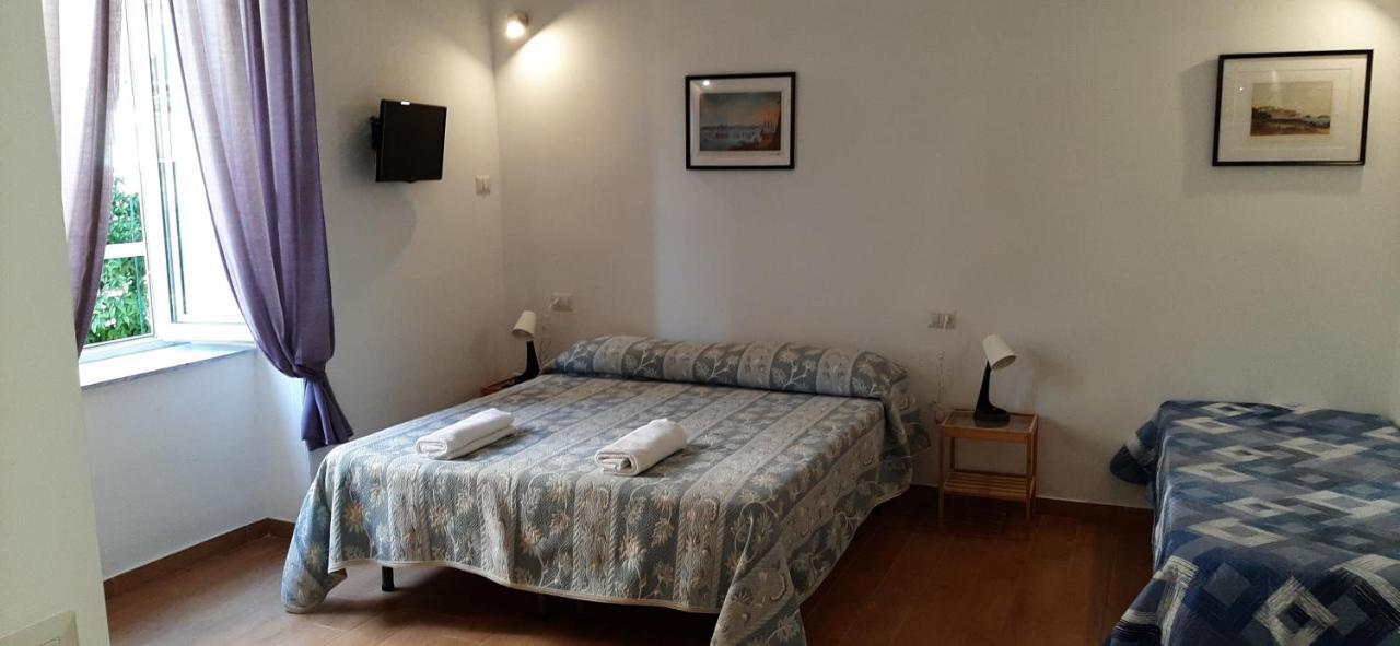 לינה וארוחת בוקר נאפולי Casa Laura Oliva Mancini מראה חיצוני תמונה