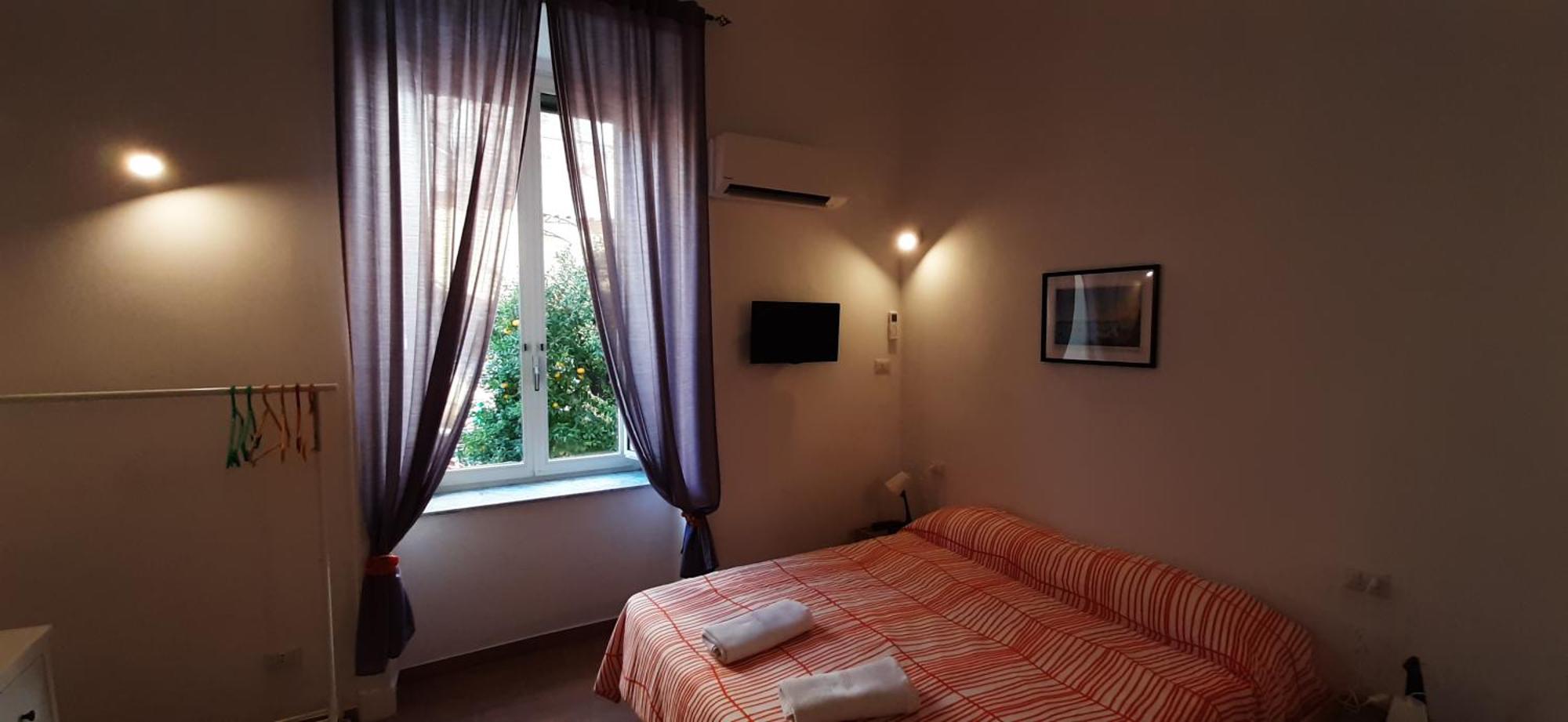 לינה וארוחת בוקר נאפולי Casa Laura Oliva Mancini חדר תמונה